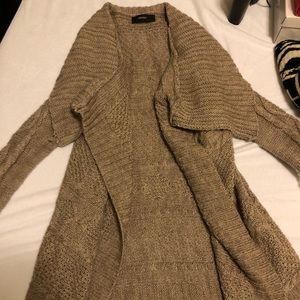 Tan knit long sleeved cardigan